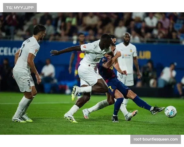 KOK中欧体育8K+120帧直播系统让中国球迷清晰捕捉莱万射门时足球表面细微纹路变化